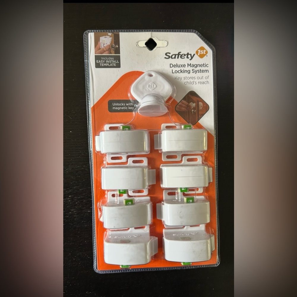 New Safety 1st Deluxe Magnetic Locking System. Great for toddler safety